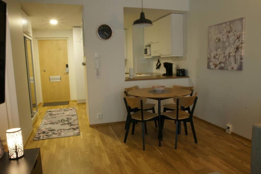 Apartamento Keskustan Kaksio 45 M2 Autopaikalla, Rautatienkatu 19, 9 Krs Oulu Exterior foto